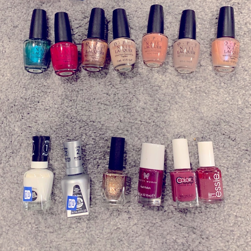 Set of 12 nail polishes
